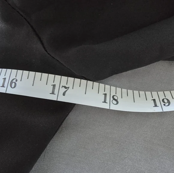 Sexy, elegant and Feminine Tom Ford Black Satin Blouse with bow, Sz XXS - Picture 10 of 11